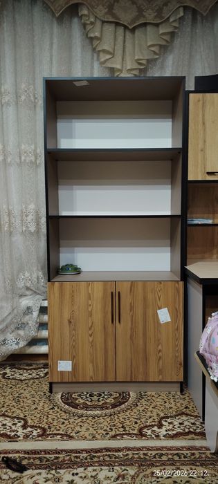 Kitob shkafi / javon sotiladi (yangi)