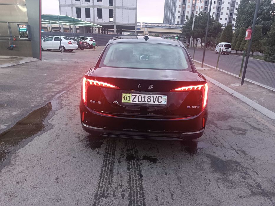 Продам свою машину HONGQI EQM5
