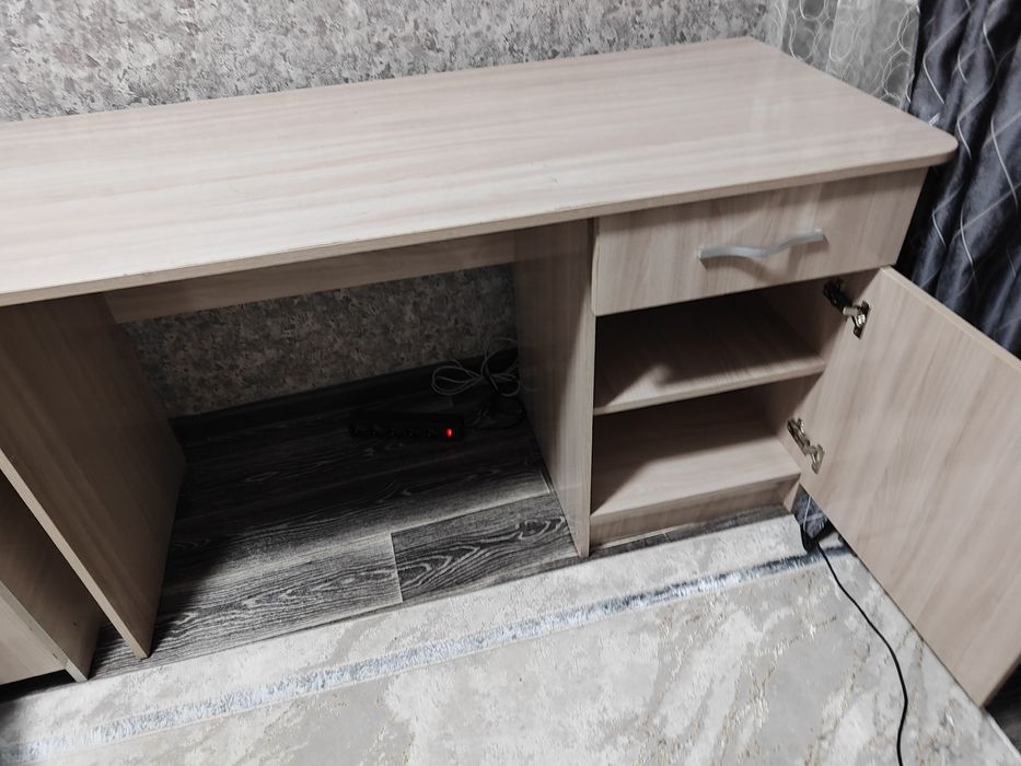 Стол письменный детский + полка