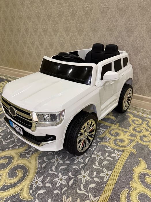 Машина с пультом