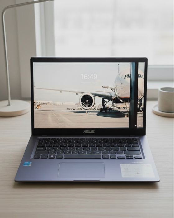ASUS VivoBook 14 в отличном состоянии