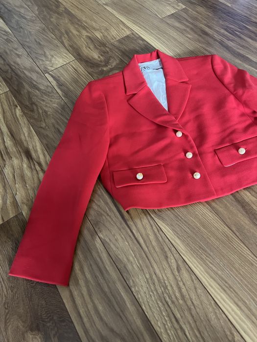 Късо червено сако Zara