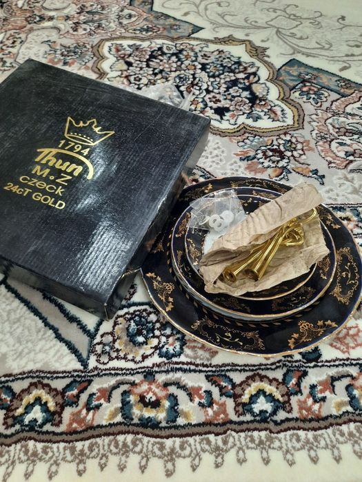 Chinni idishlar sotiladi. Hammasi yangidek