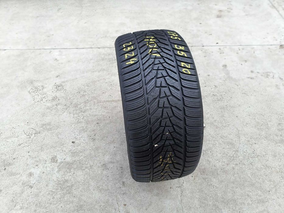 O anvelopa noua de iarna 275 35 20 hankook winter Icept evo3