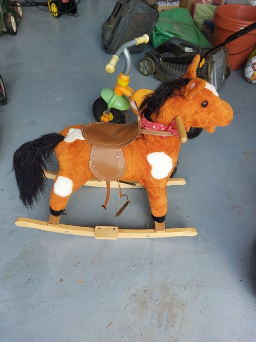 Căluț balansoar nou