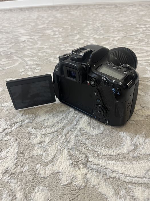 Фотоаппарат Canon EOS 80D полный комплект