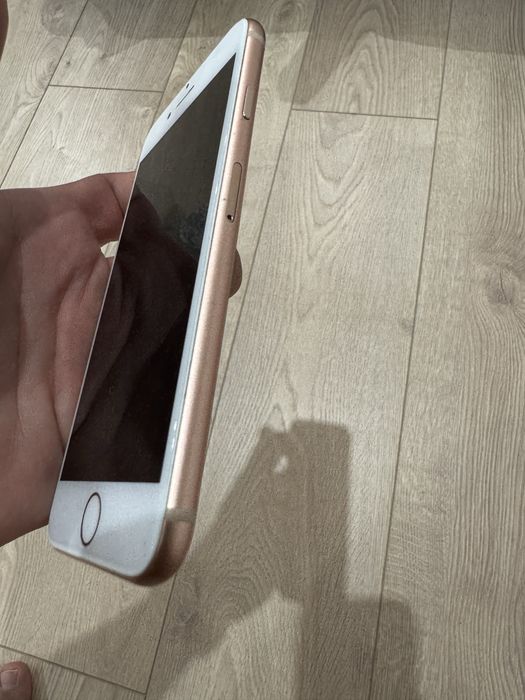 iPhone 8 64GB Gold Отйключен Отлично състояние