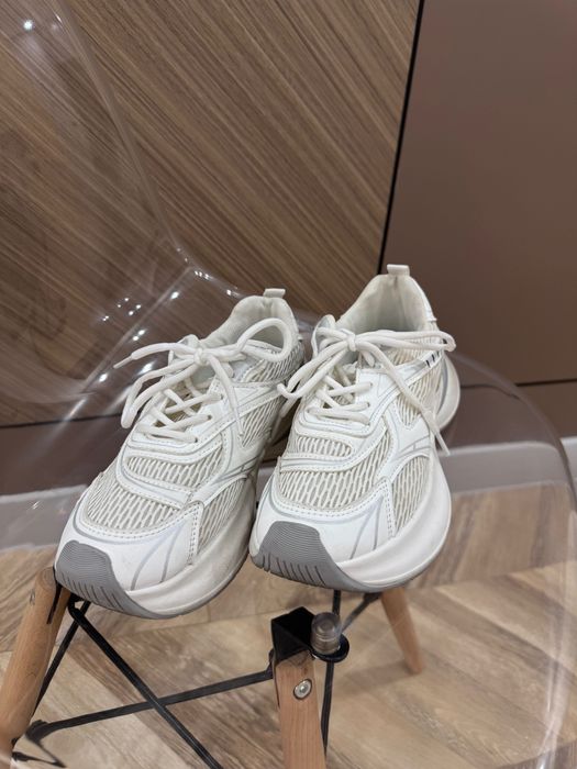 Кроссовки белые размер 35-36