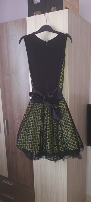 Дамска рокля.Отговаря на S/M размер. Цена-7,50 евро.