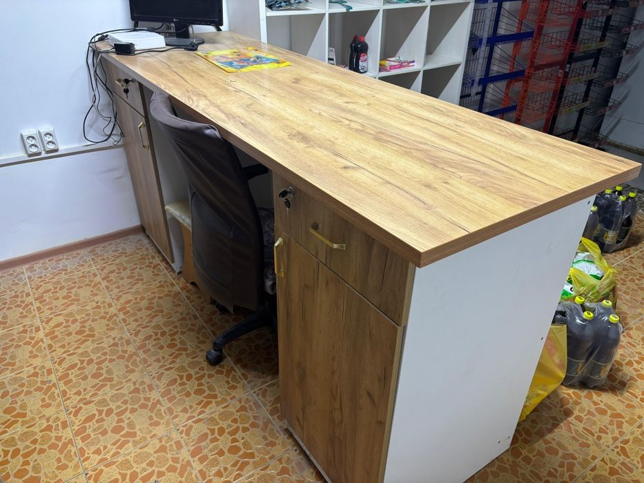 Кассовый стол в отличном состоянии