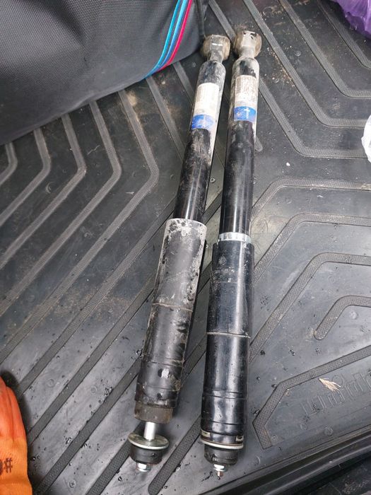 Амортизатор задний мерседес  w124