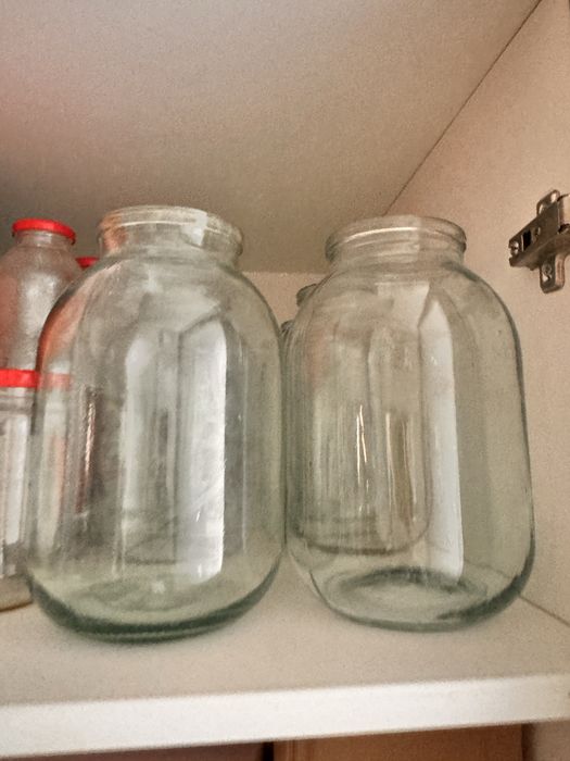 Продам 2 литровые банки