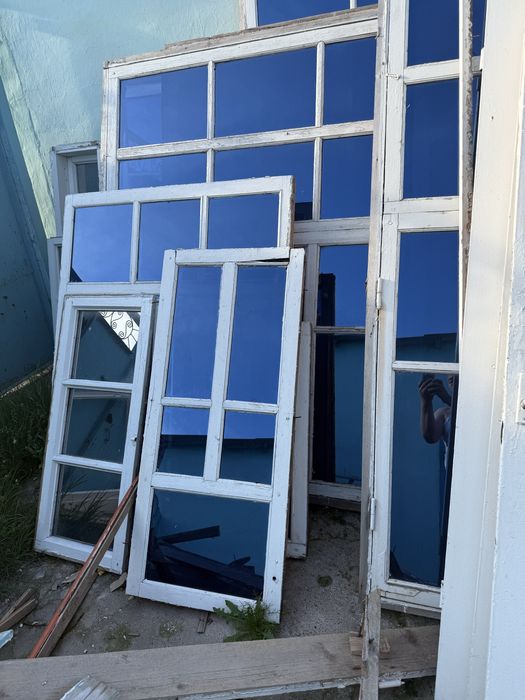 Старые деревянные окна и двери