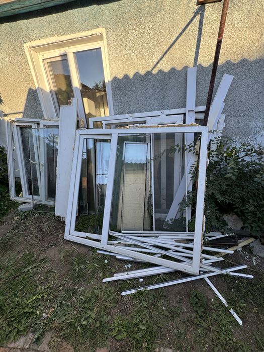 Продам 5 пластиковых окон