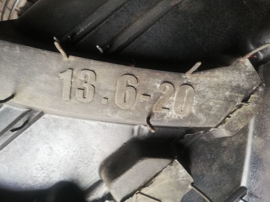 Шины передние на трактор. 13.6-20