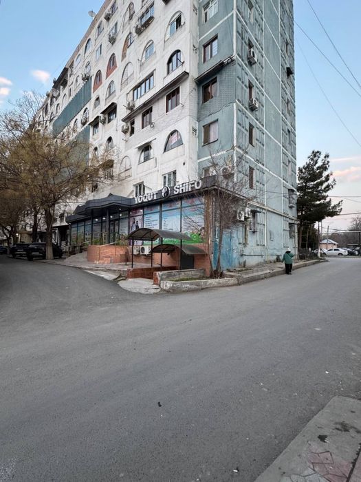 Своя срочна.  300м2    25 метр фасад Сотилмокда.
