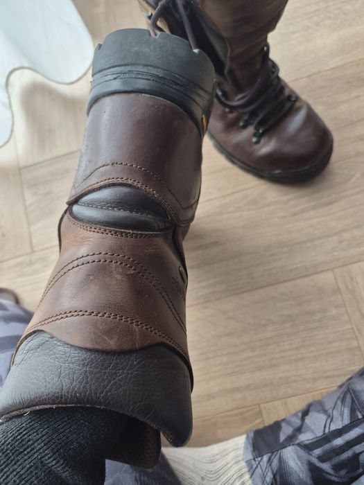 Bocanci Vibram piele maro