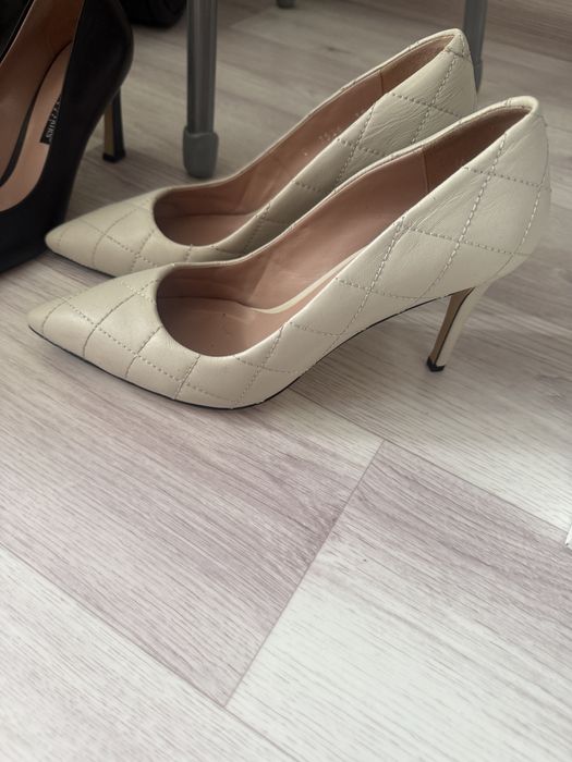 Туфли бежевые и черные