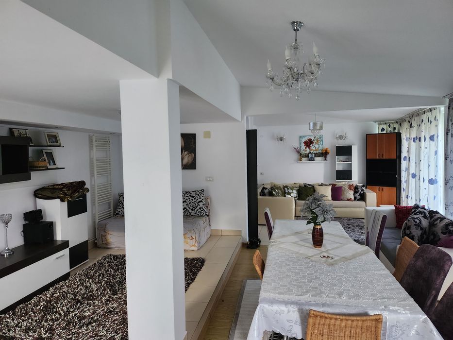 Închiriez casa și grădină