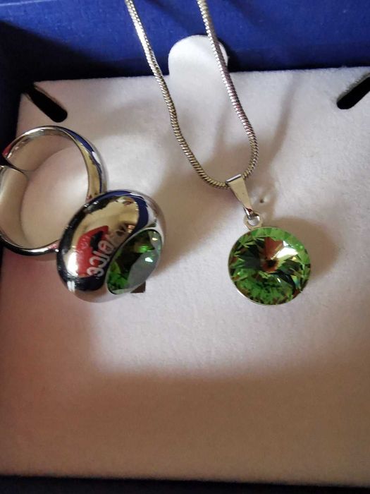 ОРИГИНАЛНИ БИЖУТА всяко е с различна цена: обеци SWAROVSKI зелен камък