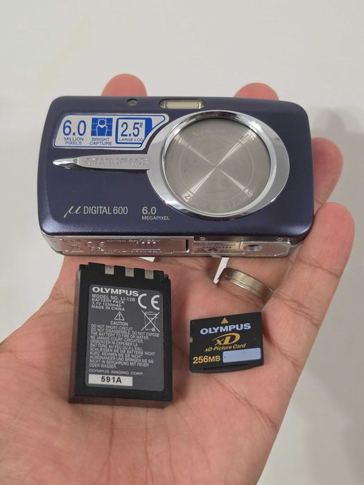 Y2K Aparat foto digital compact vintage Olympus Mju 600 6MP 3xZoom