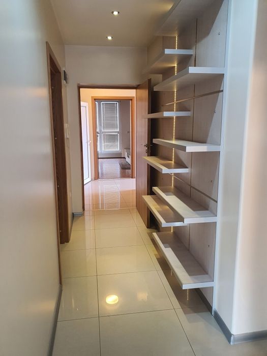 Дава се под наем Многостаен апартамент в Варна, Погреби - 140 кв.м за 918 € - Снимка #1