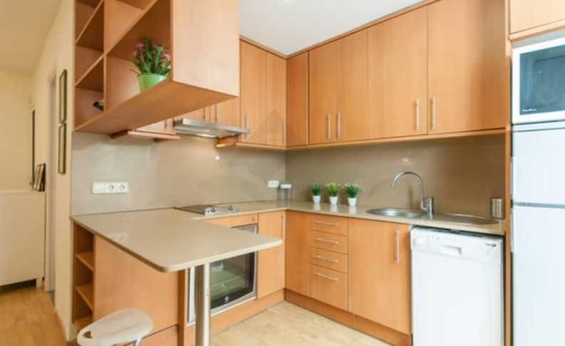 Дава се под наем Тристаен апартамент в Пловдив, Беломорски - 100 кв.м за 328.95 € - Снимка #1