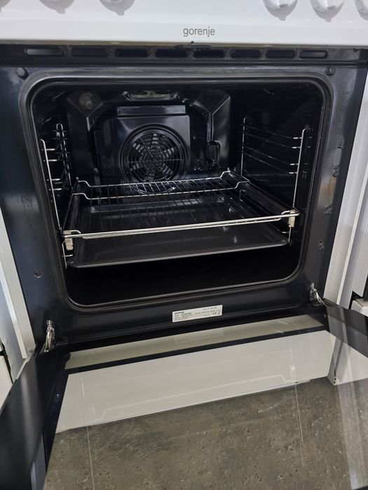 Готварска печка със стъклокерамика Горене/Gorenje 71 литра