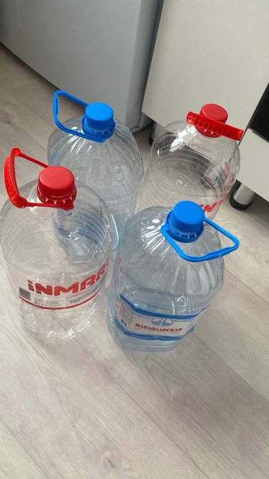 Продам 5 литровые бутылки