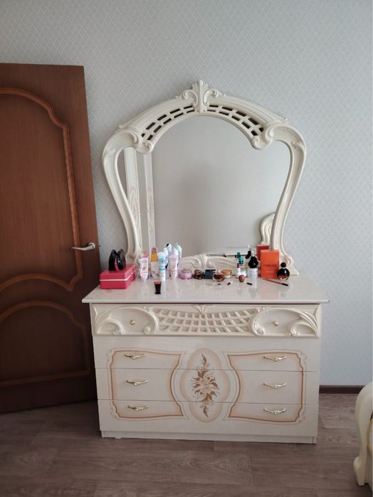 Продам спальный гарнитур