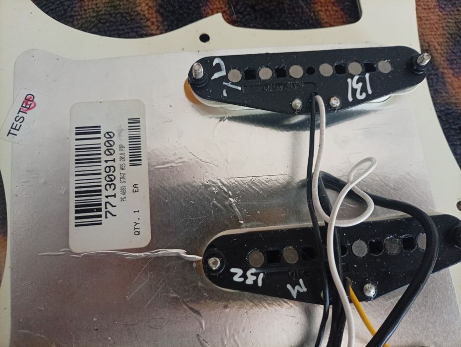 Fender stratocaster original pickguard alnico 5