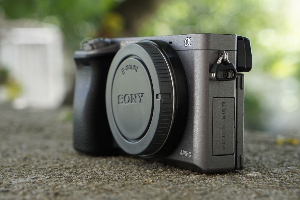 Sony A6000 (Silver Black Edition)