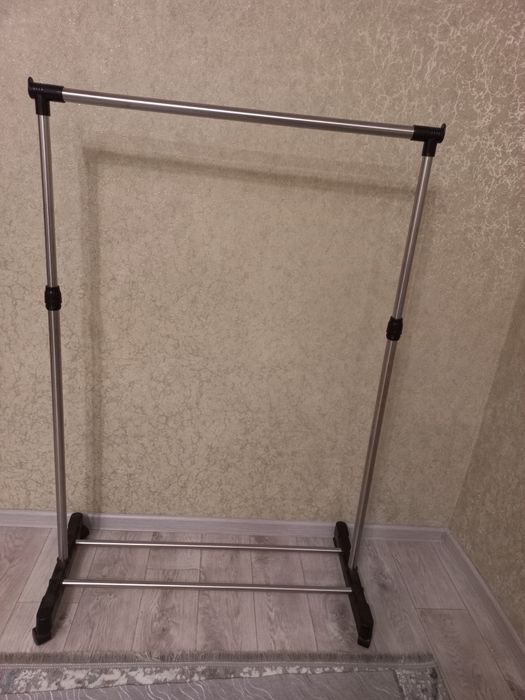 Продам напольное  вешалку