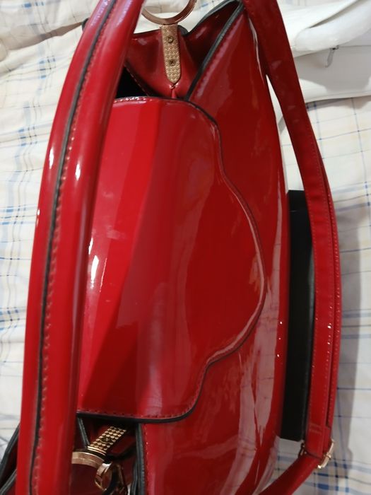 Poșetă elegantă roșie de lac