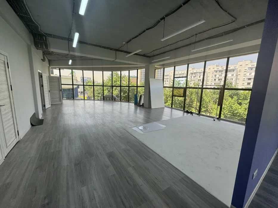 1625 м² на 1-й линии Нукусской — здание с парковкой на 15 авто