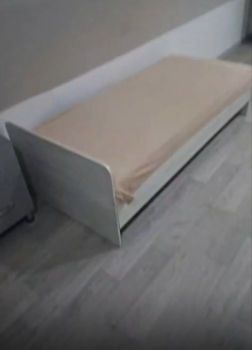 Кровать с матрасом вместе