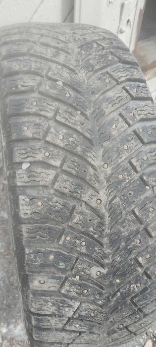 Продам шины зимние шипованые Mishlen