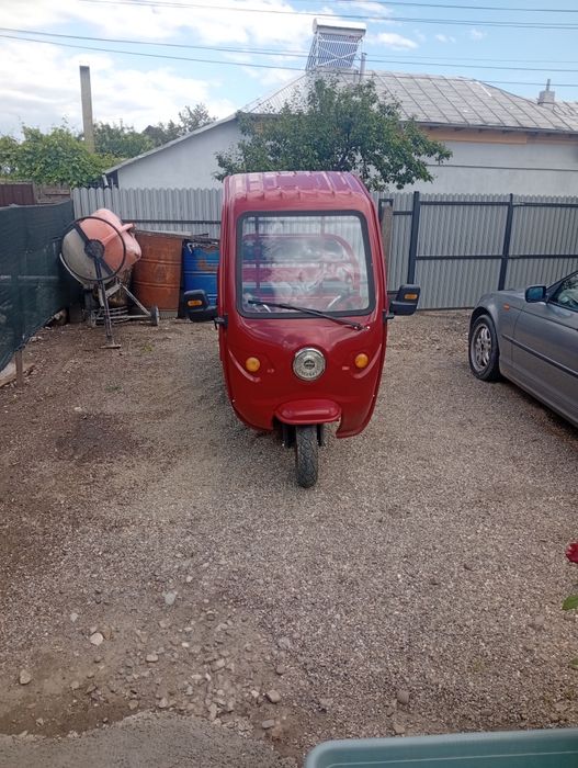Vând triclicu electric