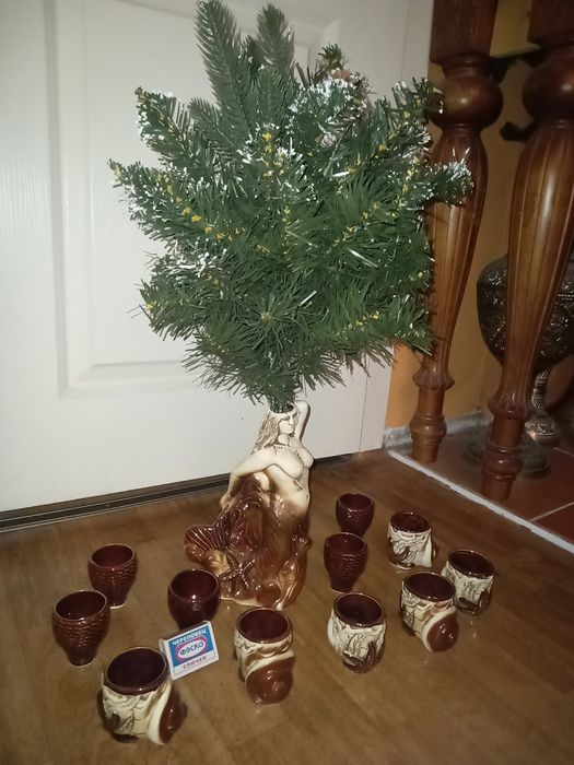 Торг. Ёлка с необычной подставкой .