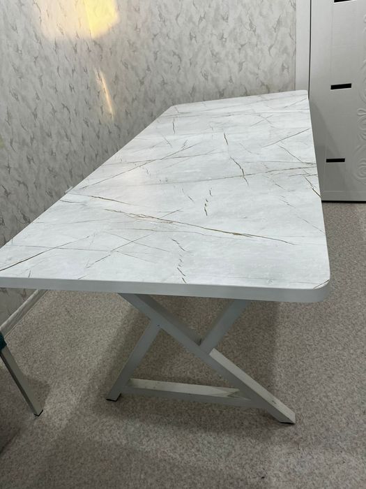 Продам кухонный стол и стулья