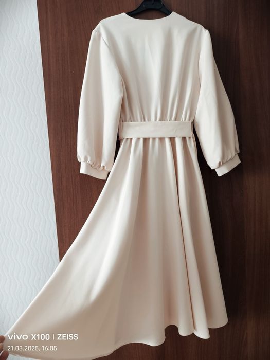 Платье нарядное для девочек 9-10 лет.