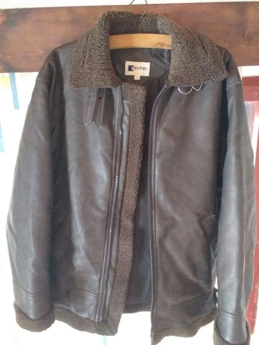 Vand geaca de blană foarte calduroasa