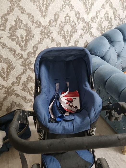 Продам детскую коляску 3 в 1.