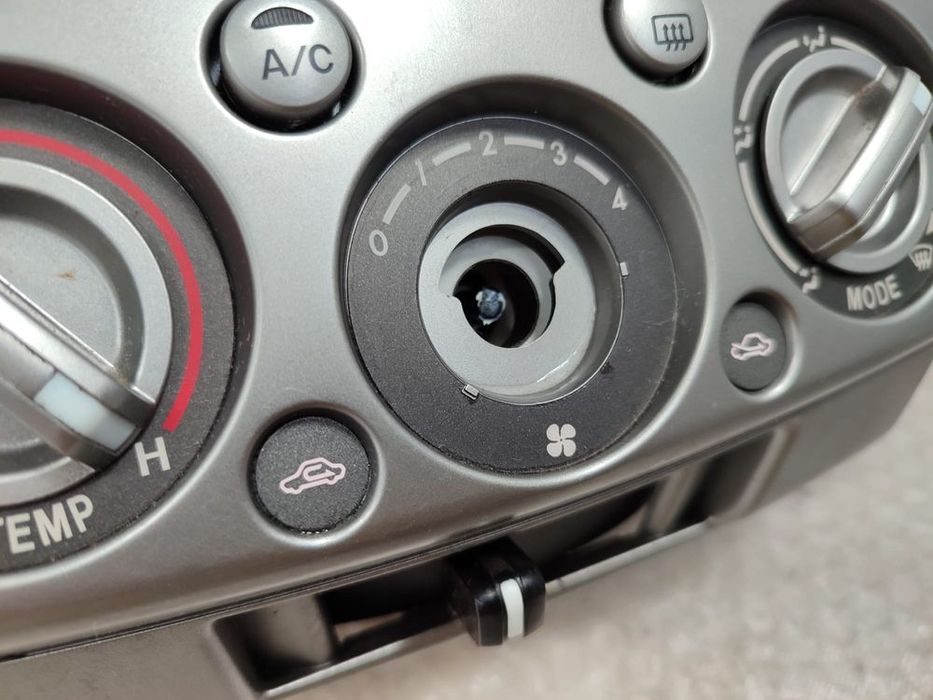 RADIO CD PLAYER / PANOU COMANDĂ CLIMĂ +  AUDIO FORD RANGER T6 / MAZDA BT-50 2012 / 2006–2012 / COD OEM UW1B 66 DSXD (5E2)