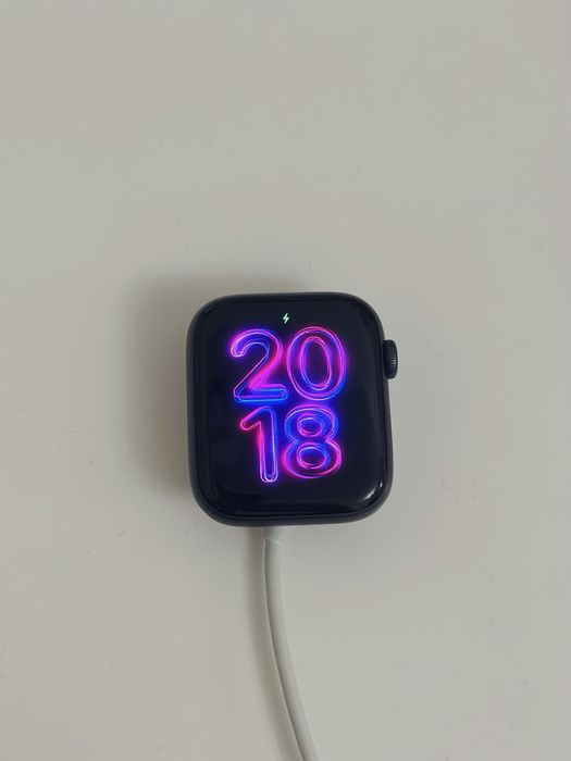Часы Apple Watch SE 44mm (1st generation)