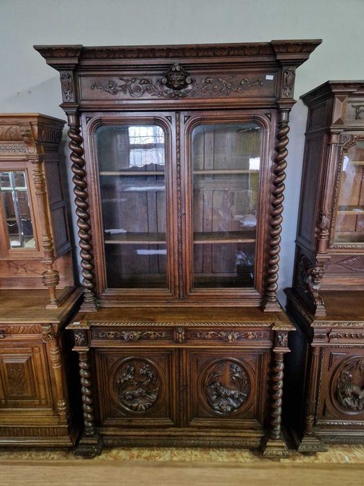 Ръчно Резбован Ловен Бюфет Витрина От Масивен Дъб "Хенри II"