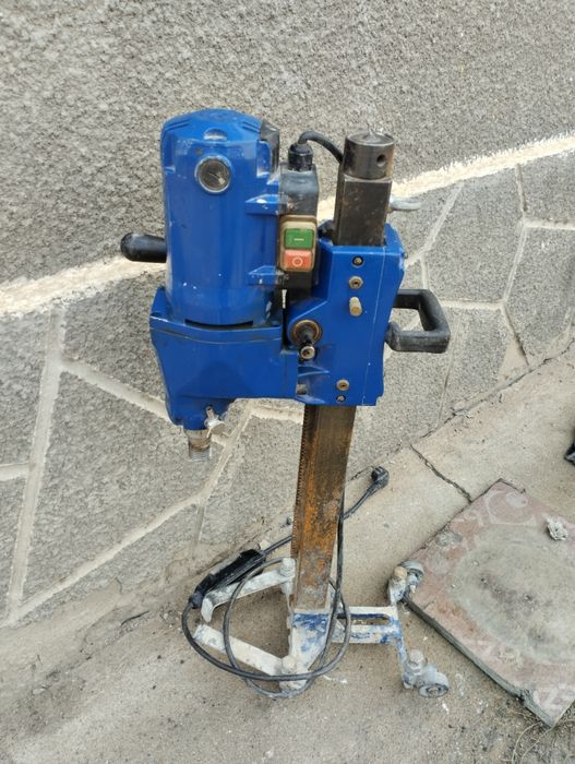 Машина алмазного бурения