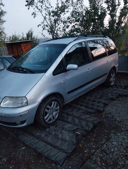 Vând Volkswagen Sharan