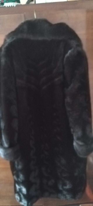 Vând haina din blana artificiala lunga