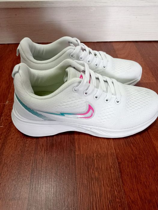 Кроссовки в хорошем состоянии